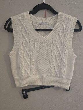 Arizona Jean Company Cream Cable Knit V-Neck Sweater Vest